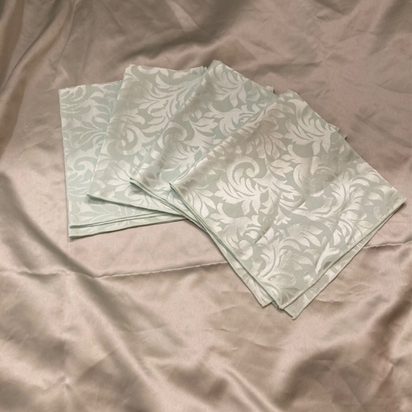 Set of Mint Green Damask Fabric Placemats and Napkins - 4 each - 8 Total Pieces - Picture 5 of 11
